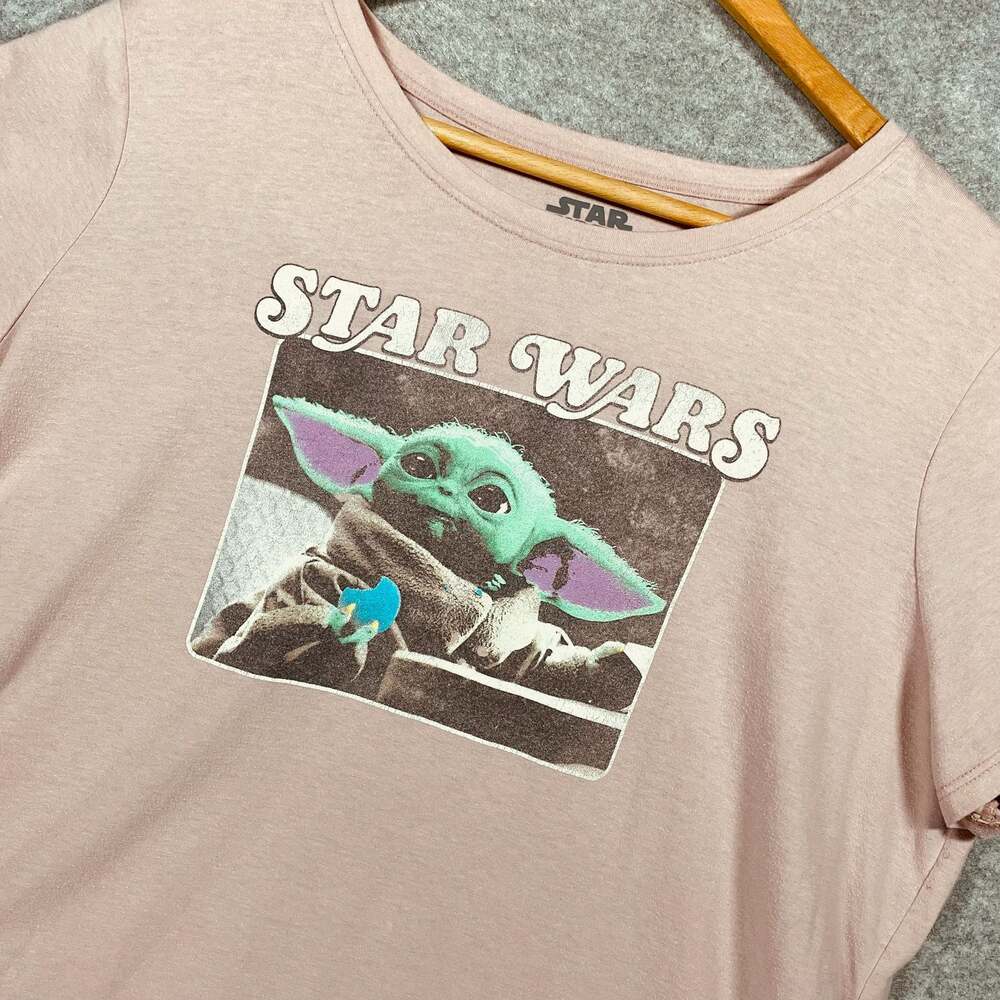 Fifth Sun Star Wars The Child Grogu Baby Yoda XL Graphic T-Shirt Pink